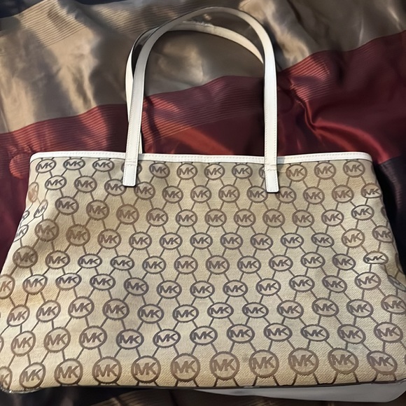 Michael Kors Tote Bag - Picture 4 of 6